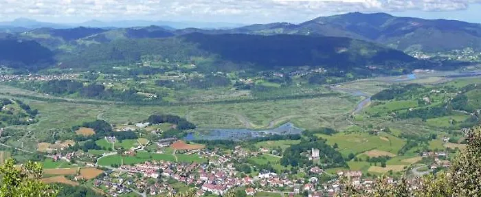 Caserio Ea アパート エア